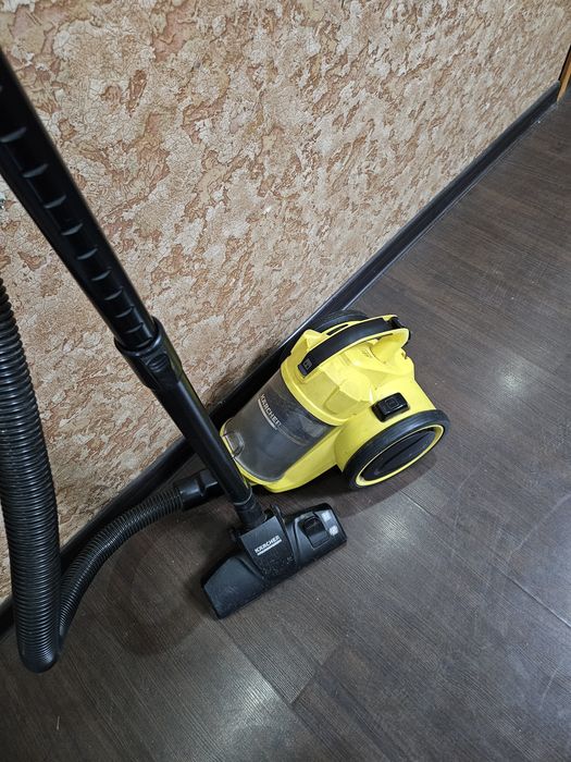 Пылесос Karcher, рабочий