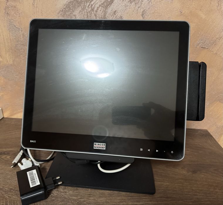 POS компютър с тъч монитор