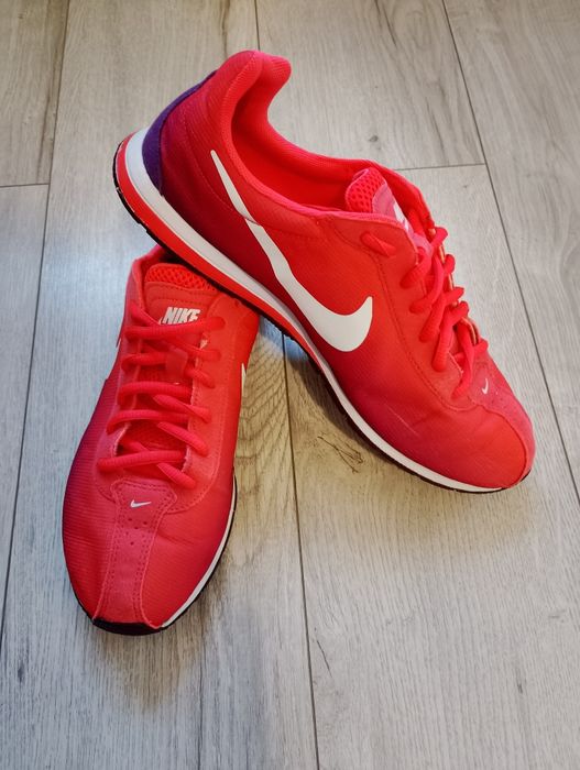 Adidași Nike măr 40