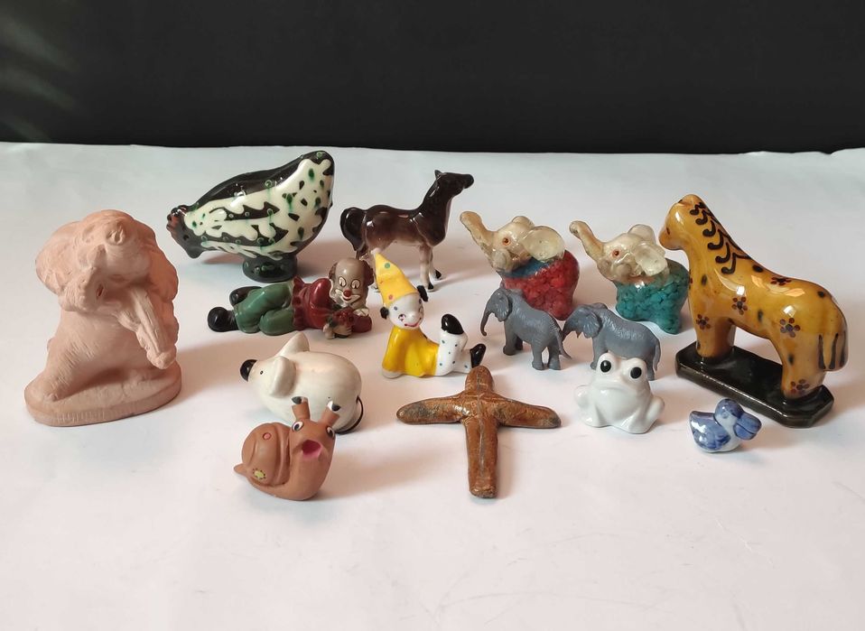 Лот дребни фигурки 15 бр