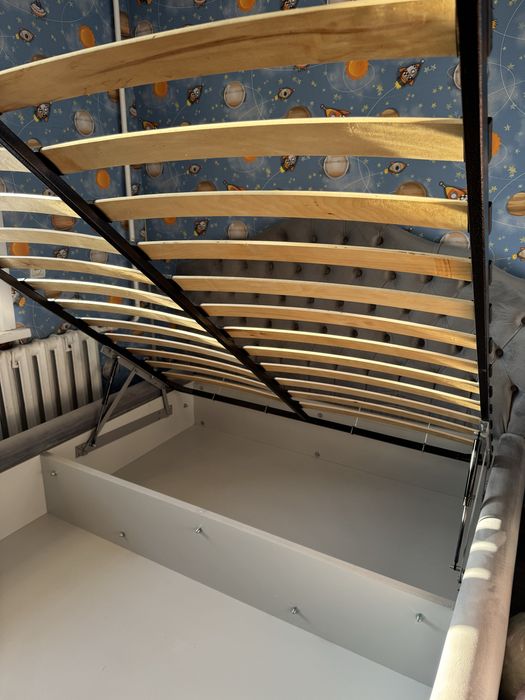 Продам кровать 160/200