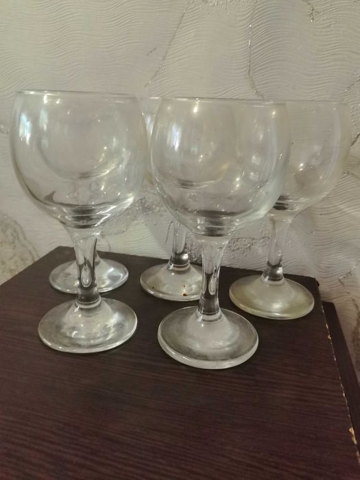 Бокалы под вино продам