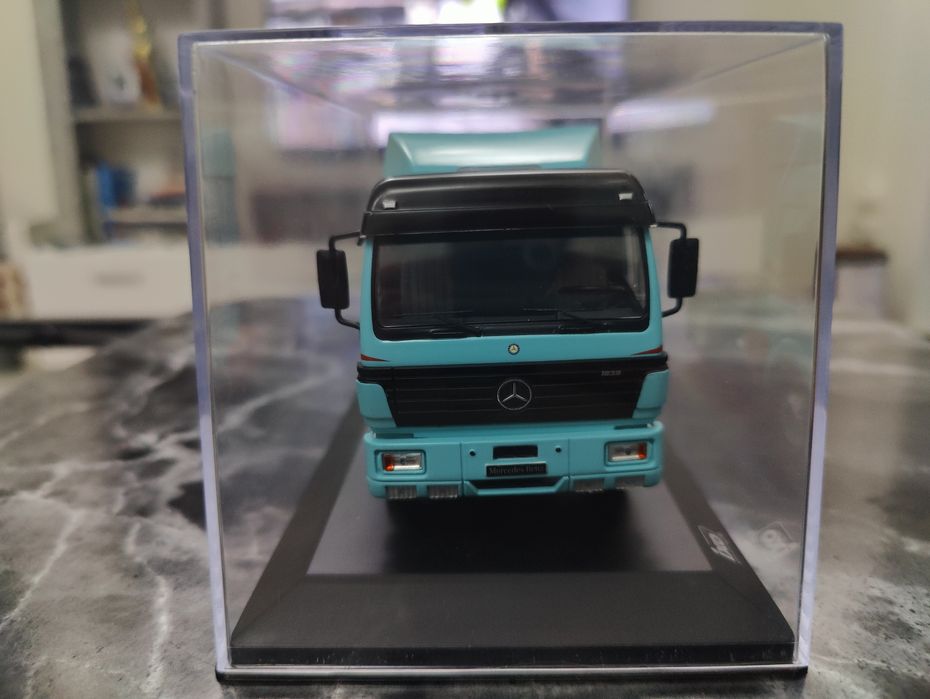 Macheta Mercedes-Benz SK 1838 1:43 ixo
