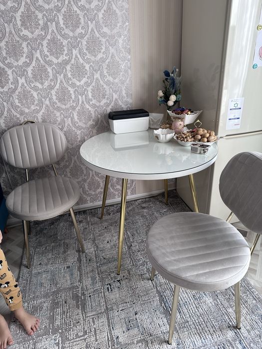 стол орындығымен