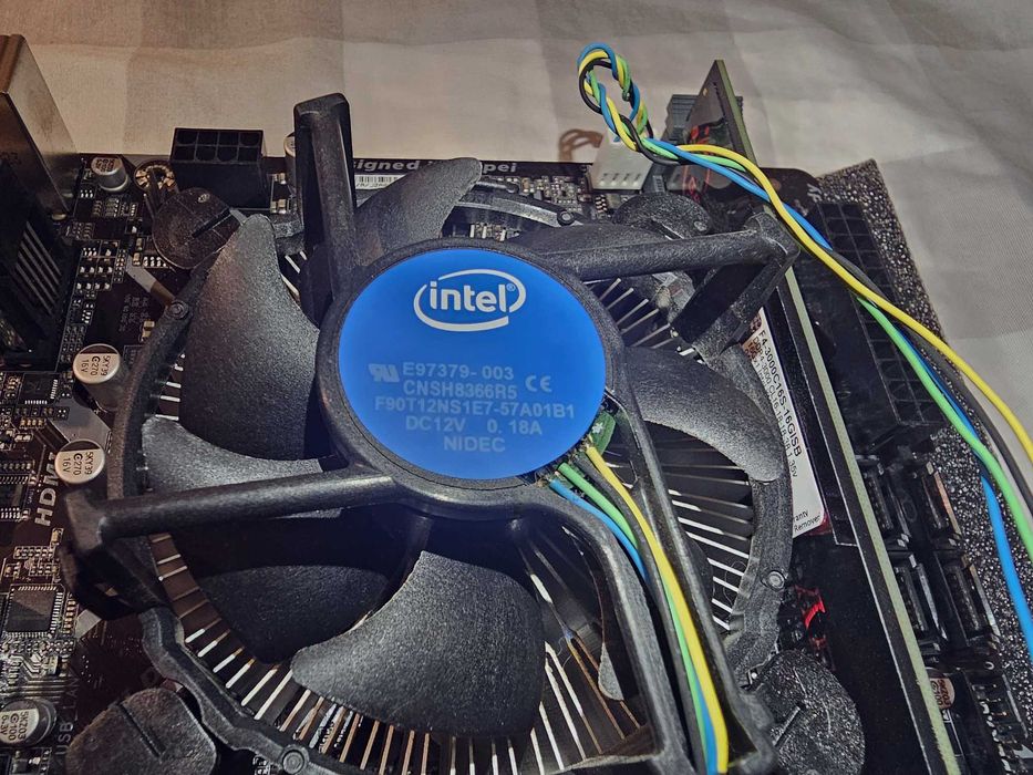 Intel Core i5-8400 + Gigabyte H310M S2H 2.0 + 16GB G.Skill Aegis DDR4