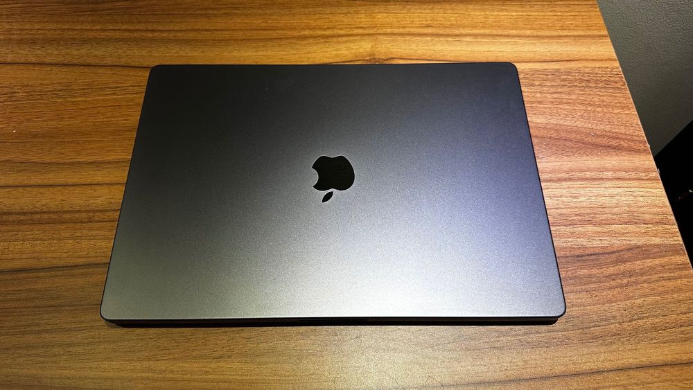 MacBook Pro 16 | M3 Pro | 18 GB | 1 Tb SSD | 19 Cicluri