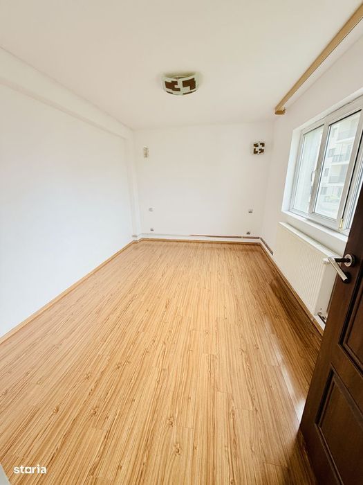 Apartament 3 camere, balcon, gata de utilizare