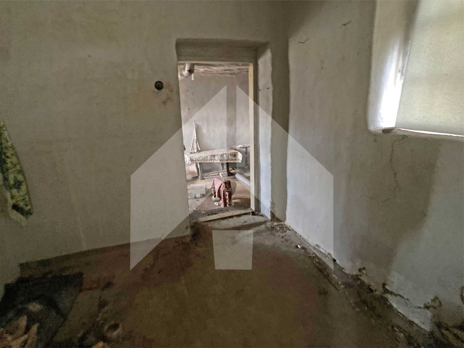 Продава тухлена селска къща в ЕКО село Беджене, община Нови пазар.