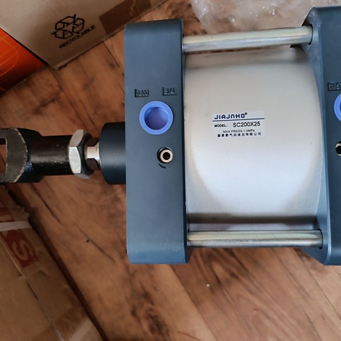 Пневмоцилиндр 200*25