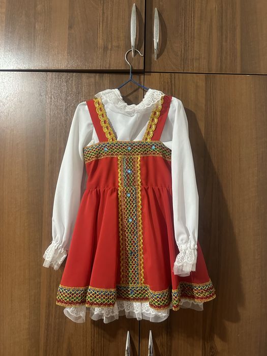 Продам платье с кокошником