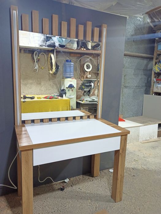 Современное трюмо с подсветкой .