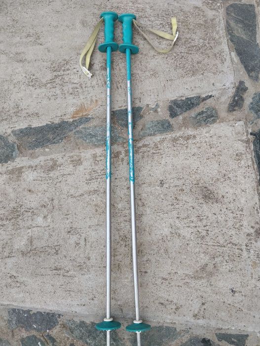 Детски ски и обувки и щеки