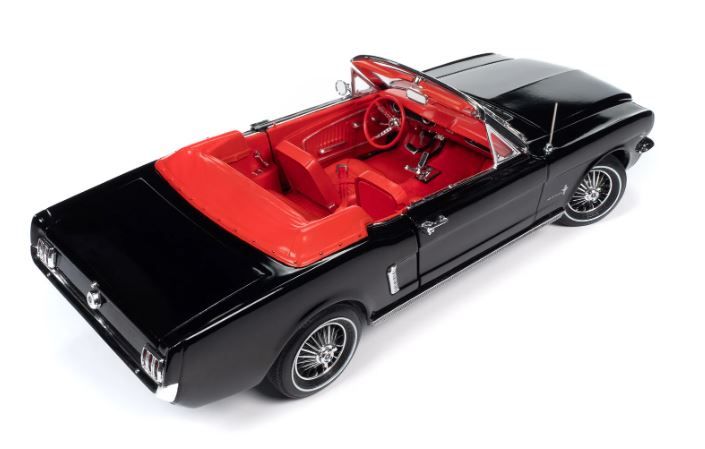 Macheta auto Ford Mustang Convertible (1964.5) 1:18 AutoWorld