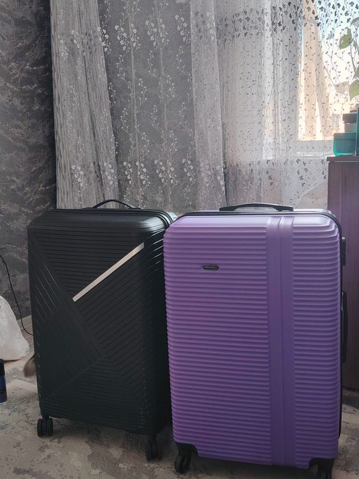 Продам чемоданы 3 штуки разные