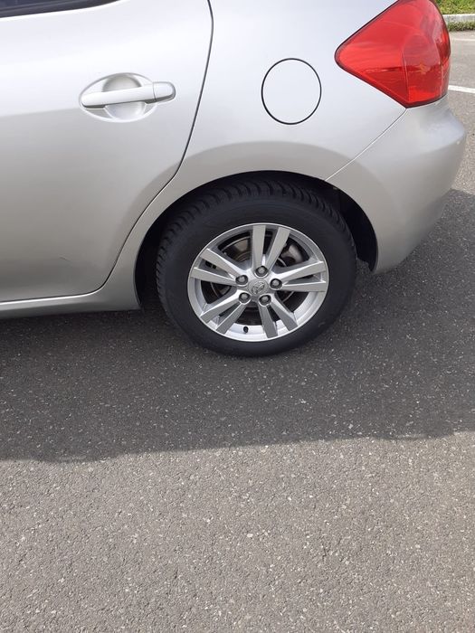 Toyota auris vând