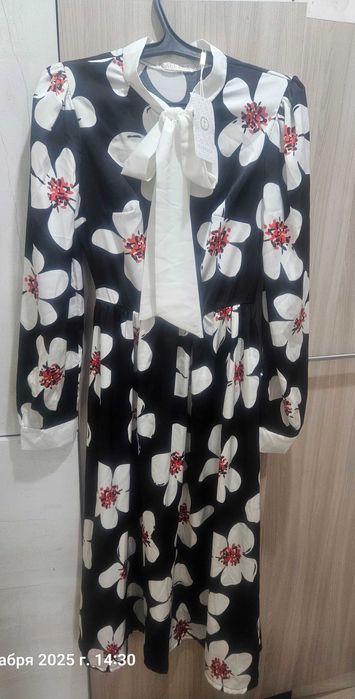 Платье новое атласное 42, 44 размер