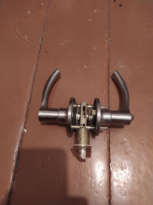 Продам зомок врезной новый