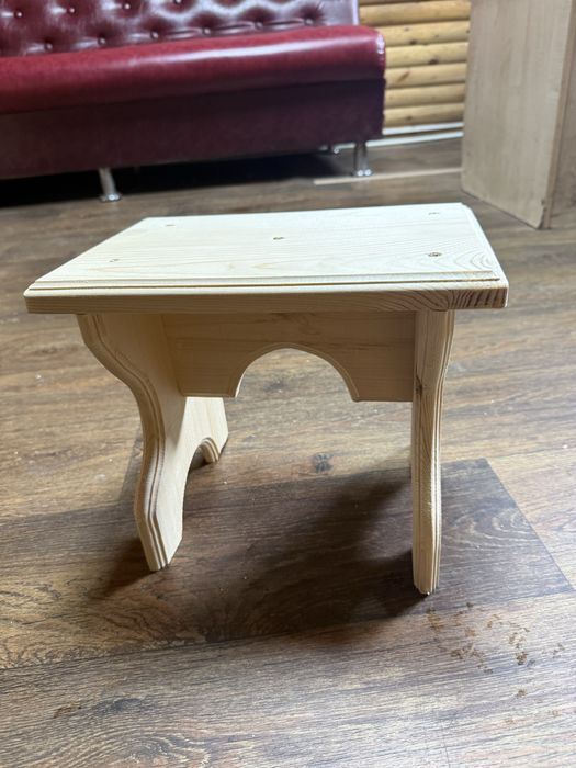 Табуретка из сосны