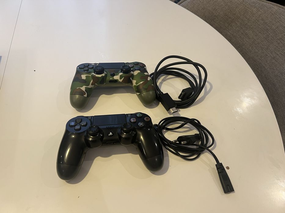 PlayStation 4 PS4 + 2 контролера + много игри