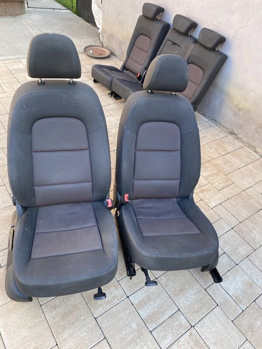 Scaune audi Q5 in stare buna din matereal textil fara uzura se vind au fost schinbatede pe masina