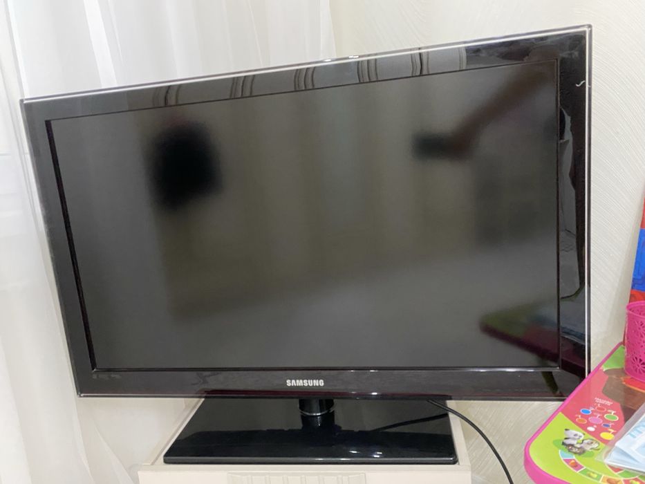 Samsung телевизор в отличном состояние