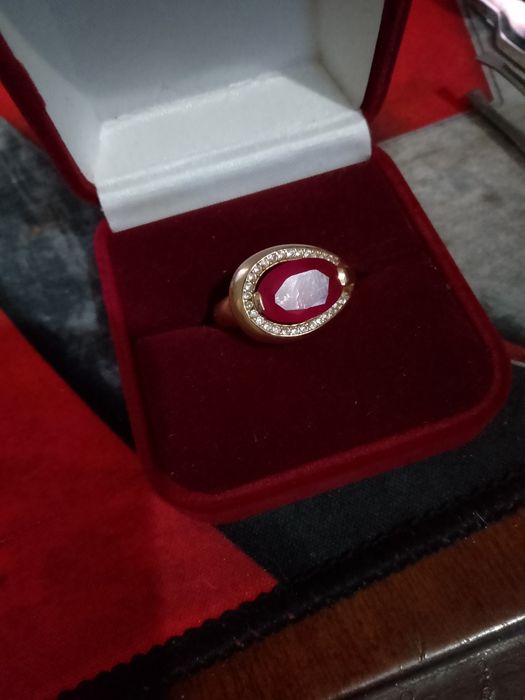 Кольцо золотое с рубином