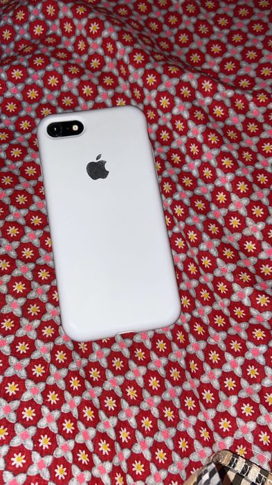 Продам айфон 7 черного цвета