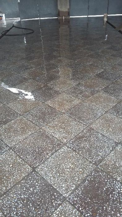 Полемирни полы.залифка шлифок мазайки и топпинга.