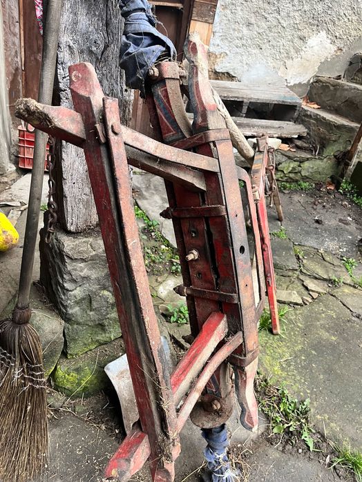 Стара каруца, разглобена