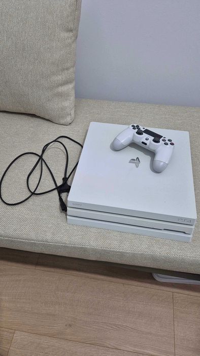 Vand PS4 Pro Alb