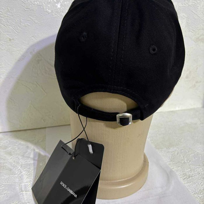 Маркови шапки с ръчно изработена бродерия лого markovi shapki broderia