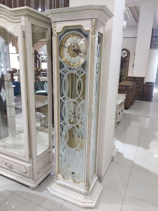 Напольные интерьерные часы