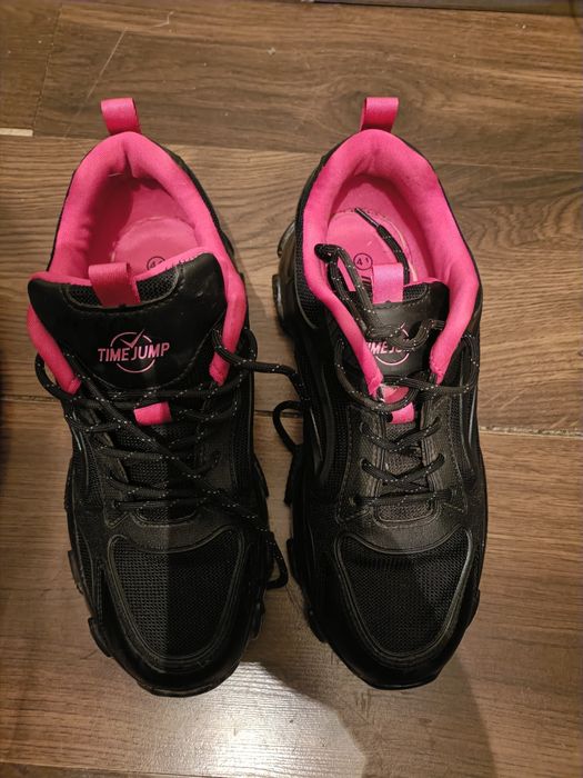 Женские кроссовки