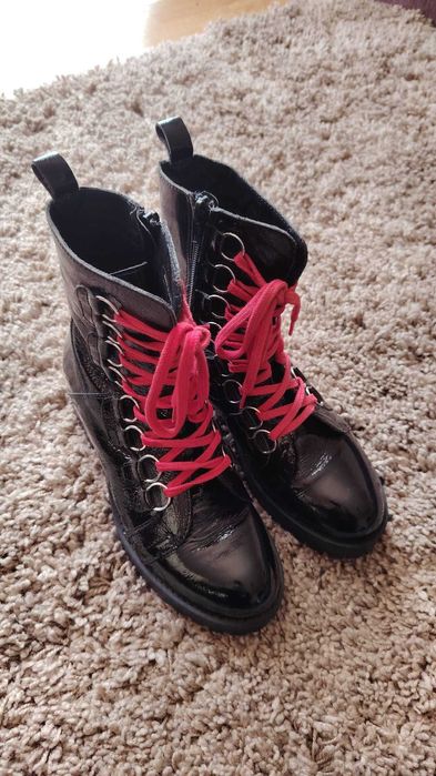 Ghete dama piele naturala lacuita marime 37 stare foarte buna