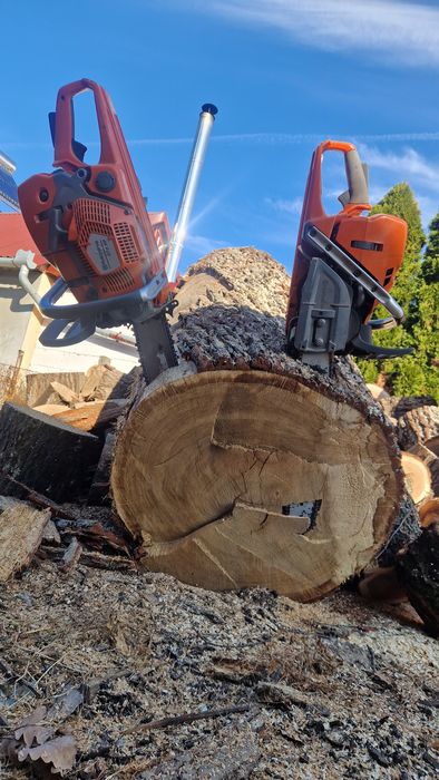 Lemne de foc tăiat și crăpat mecanizat.