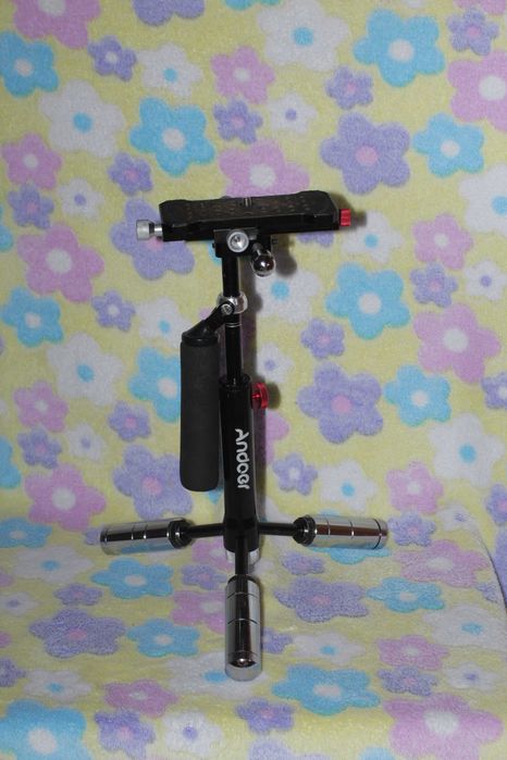 Продам 1. Стедикам  Andoer и 2. Монопод Libec MP-66DV