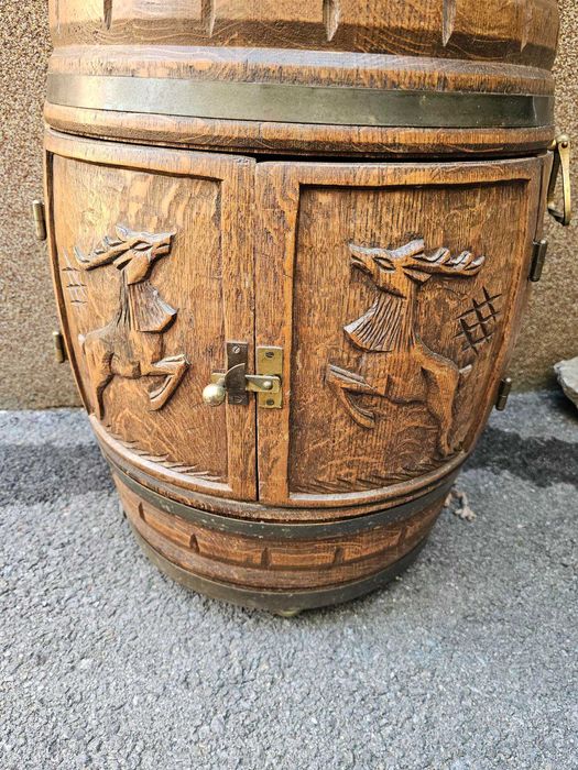 Шкаф в стил Чипъндейл