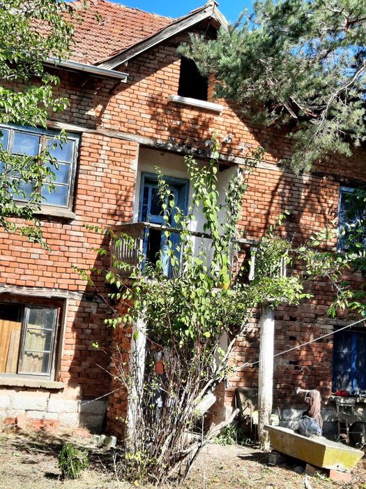 Продавам къща с голям парцел в с. Нивянин