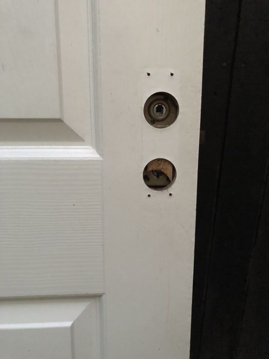 Три врати на шкафа с дръжки, Кухненски шкаф, изработен от дърво