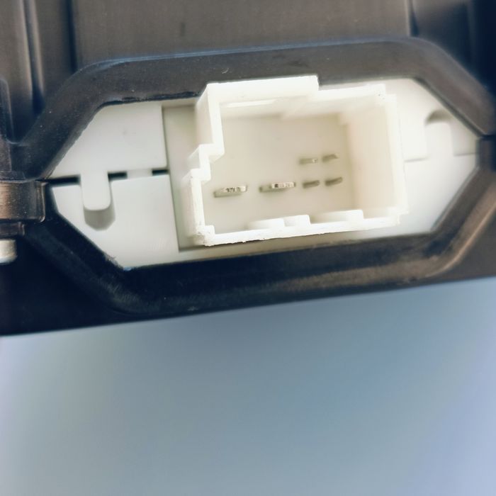 Механизъм мотор брава за багажник Soft Close BMW F10 F11 F07