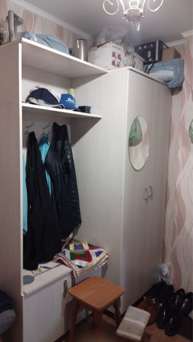 Продам шкаф в прихожей за 45тыс.