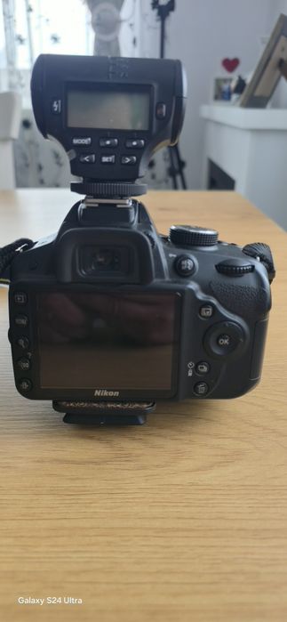 Nikon D3200 cu obiective si trepied, 6000 cadre