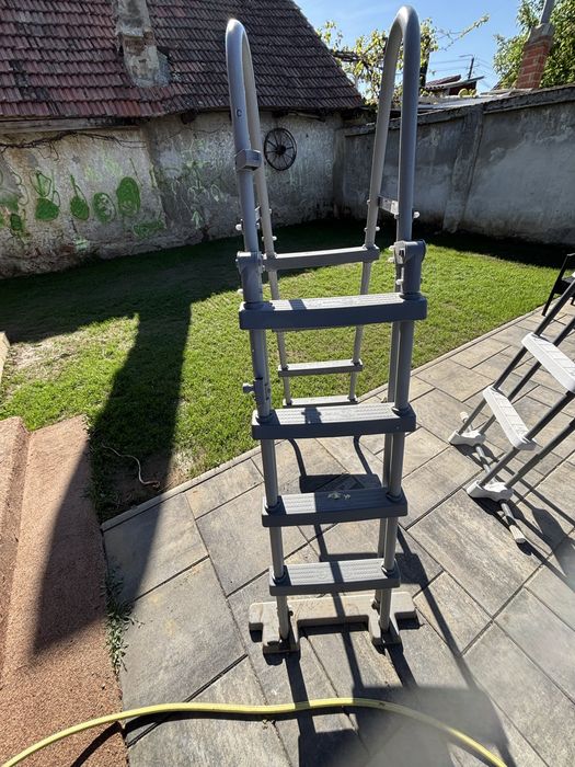 Scara pentru piscina