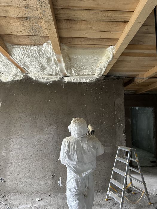 Izolații cu spuma poliuretanica termica fonica!