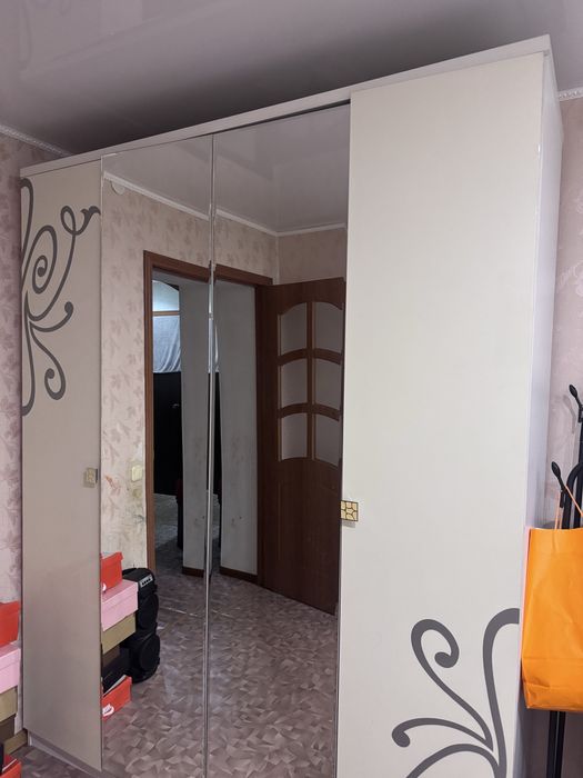 Продам угловой диван, шкаф