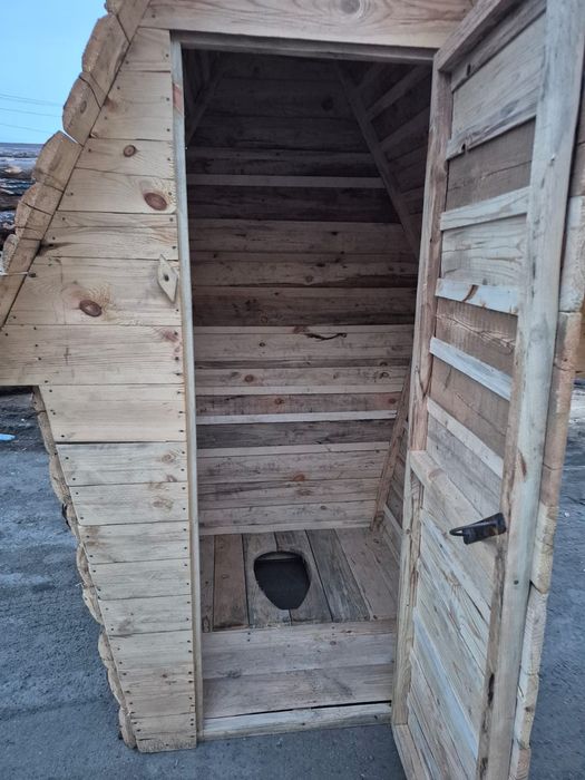 Деревянные туалеты, душевые, штакетник