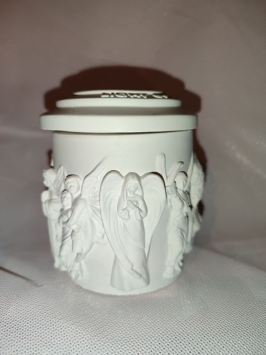 Шкатулка гипсовая ручной работы.