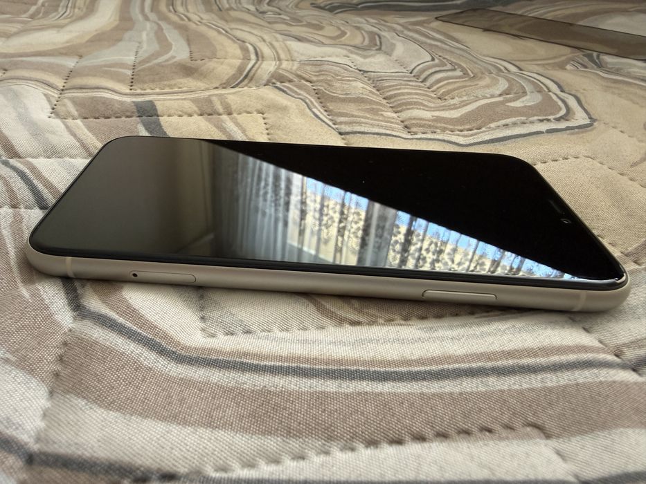 iPhone 11 64GB White