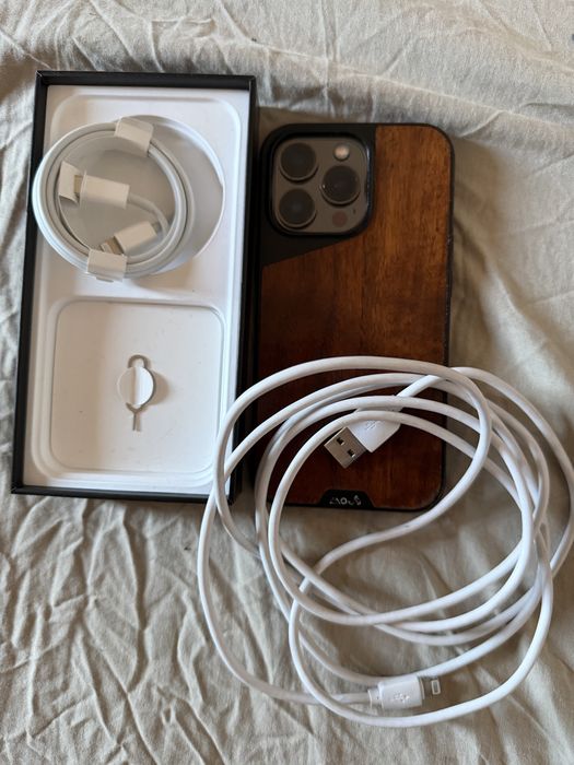 iPhone 13 Pro 256GB – stare foarte bună – cablu original nefolosit