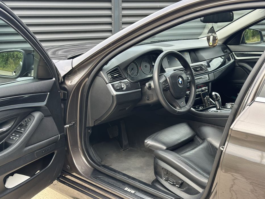 BMW seria 5 F10 M pachet 520d 184 CP Euro 5 Automat